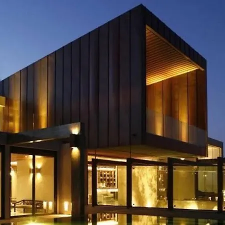 Villa Quaint, Chic And Artistic Seaside Villa Maceira (Lisbon)