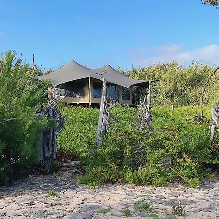 빌라 Quaint, Chic And Artistic Seaside Villa