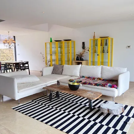 Quaint, Chic And Artistic Seaside Villa 빌라