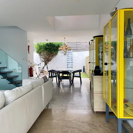 빌라 Quaint, Chic And Artistic Seaside Villa 마세이라