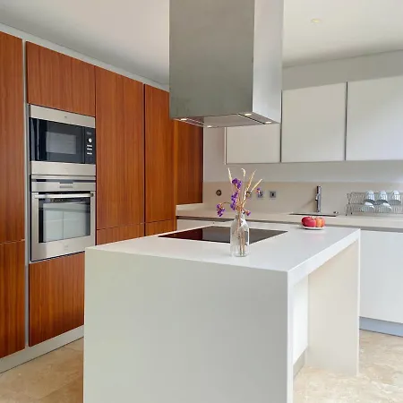 Quaint, Chic And Artistic Seaside Villa 빌라 마세이라