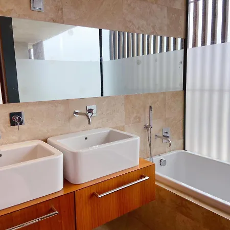 Quaint, Chic And Artistic Seaside Villa 빌라